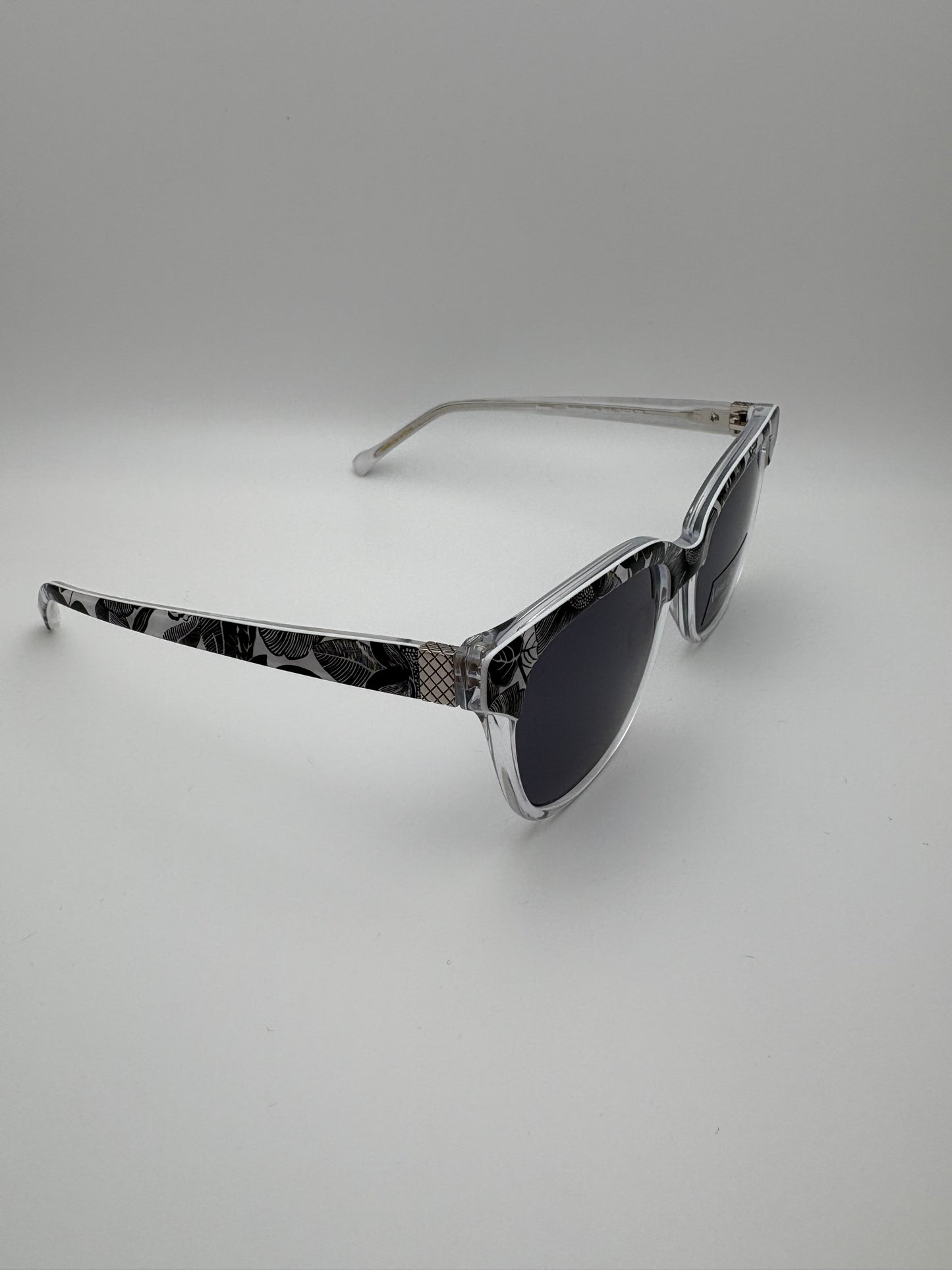Vera Bradley Sunglasses - Meagan / Bedford Blooms